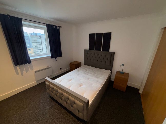 One Room and Bath available in Glasgow city center Main Photo