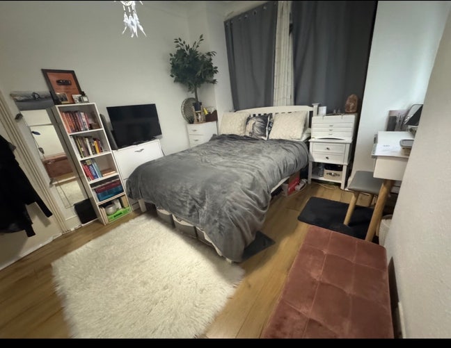 Very Large double room - Raynes park Wimbledon  Main Photo