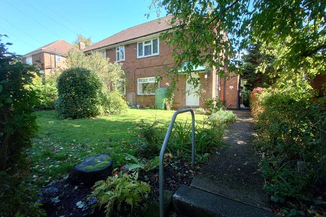 Small Double to Rent in 2-Bed Flat Main Photo