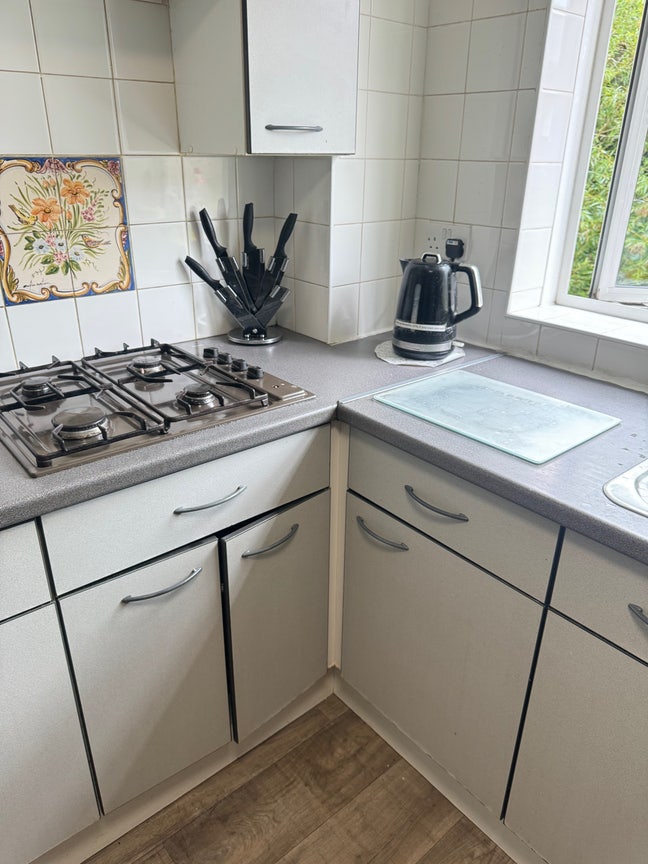 Bromley Common single rm. comfy clean & friendly Main Photo