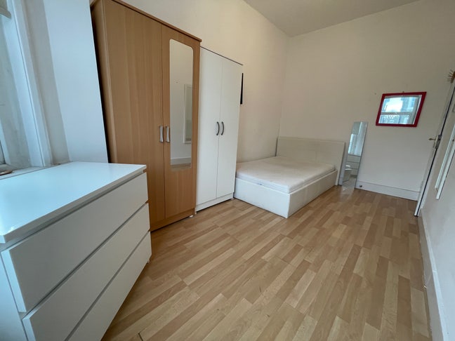 Spacious Single Room - 12min to Shepherds Bush Mkt Main Photo