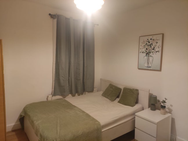 ROOM TO LET Main Photo