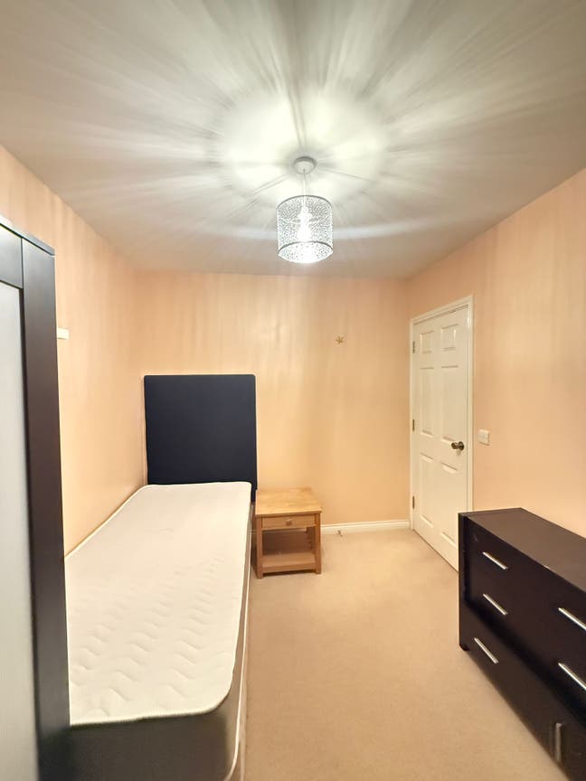Single room for rent ( Bills inclusive)  Main Photo