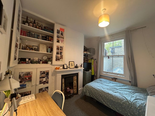 Double room in friendly all female house Main Photo