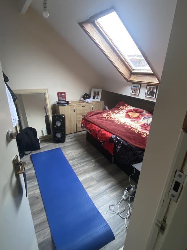 Available room for rent Main Photo