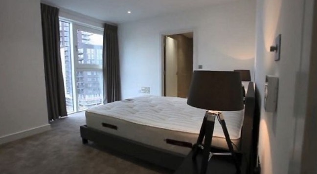 Bedroom available in 2 beds 2 baths flat Main Photo