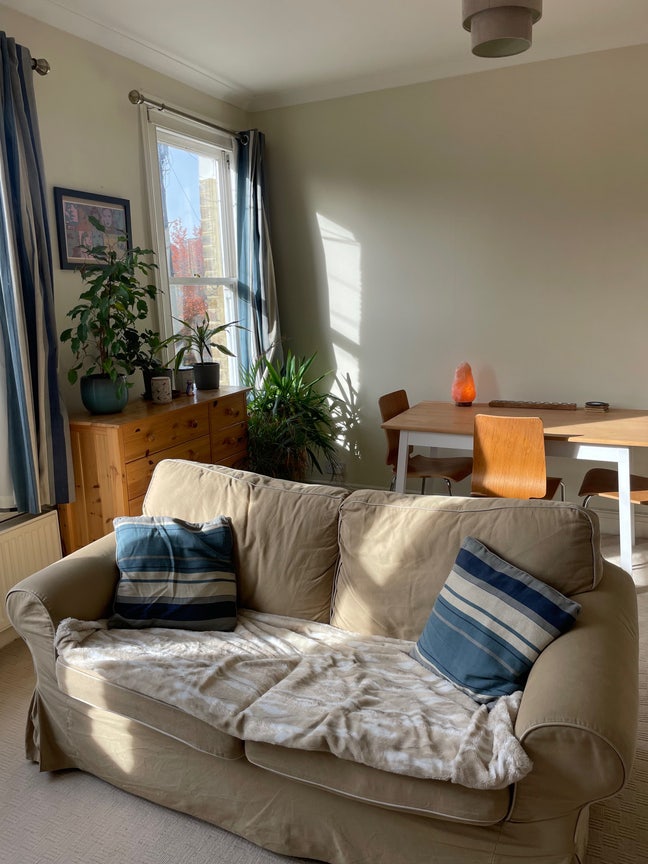 Lovely room in a 2 bed flat in Shepherd’s Bush  Main Photo