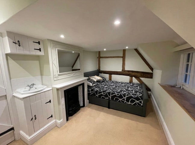 Two King size bedrooms in cosy thatched cottage. Main Photo