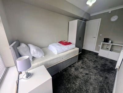 Modern Rooms Close To Furness General Hospital  Main Photo