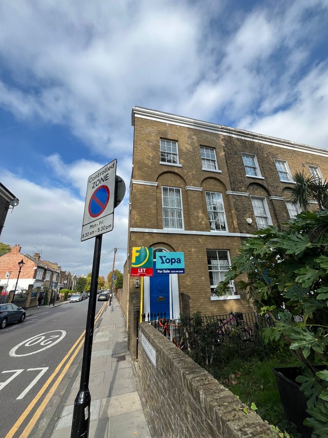 Gorgeous 1 Bed with Garden Main Photo