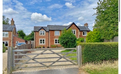 Double Bedroom with private bathroom  Main Photo