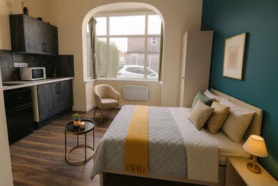 Spacious Self Occupied Studio with Ensuite/kitchen Main Photo