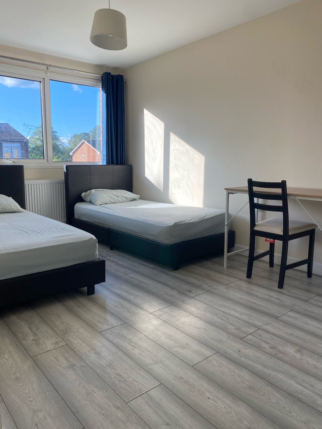 4 Bed house Main Photo