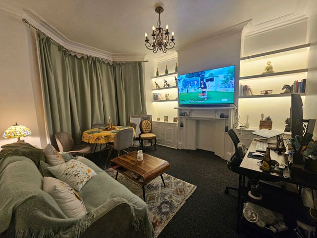A double bedroom in a shared 2 bed flat in W12. Main Photo