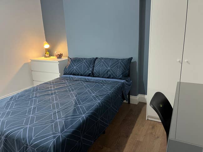 Modern Spacious Ensuite Room Available Main Photo