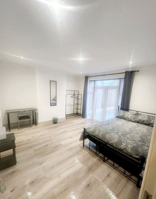 Newly refurbished 5 bedroom House in Tottenham N17 Main Photo