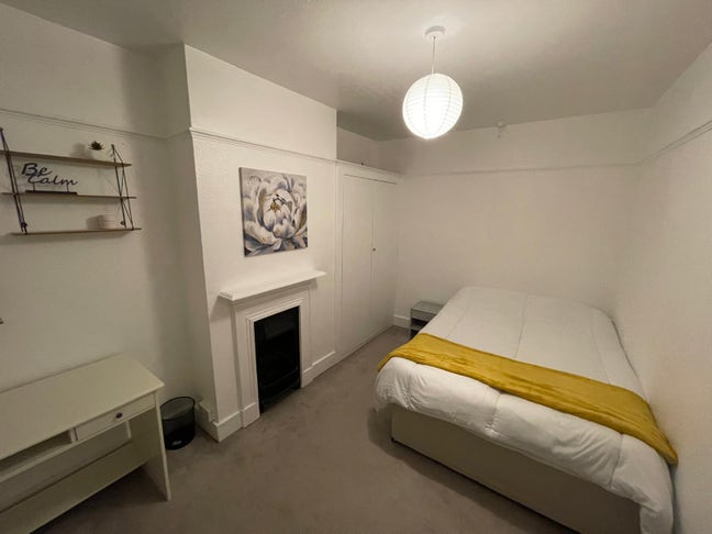 Excellent Double Room - 5 mins to Chatham Station Main Photo
