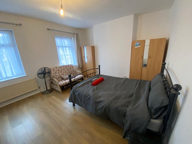 Spacious Double Room in Leyton (E10) – 2–3 People  Main Photo
