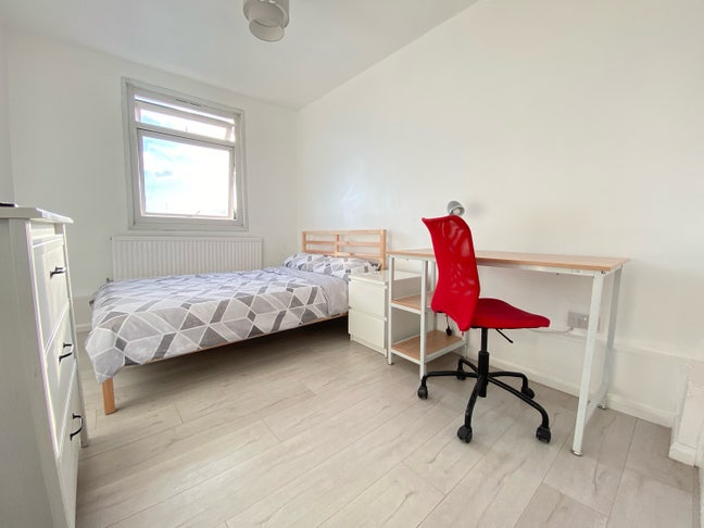Double Rooms available with Shared Living Room Main Photo