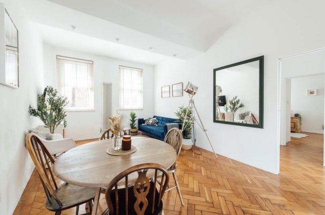 Amazing 2-bed flat Main Photo