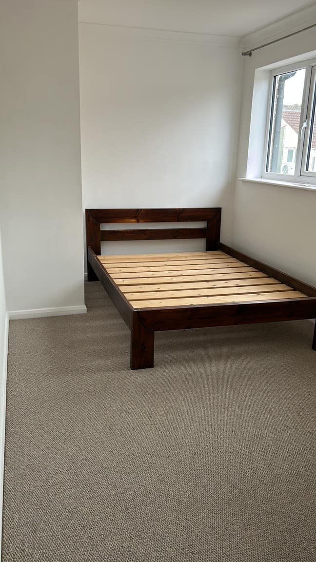 Spacious Rooms in 3 Bed House in a Gated Courtyard Main Photo