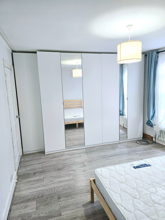 🏡 Bright Double Room – All Female  – All Bills In Main Photo