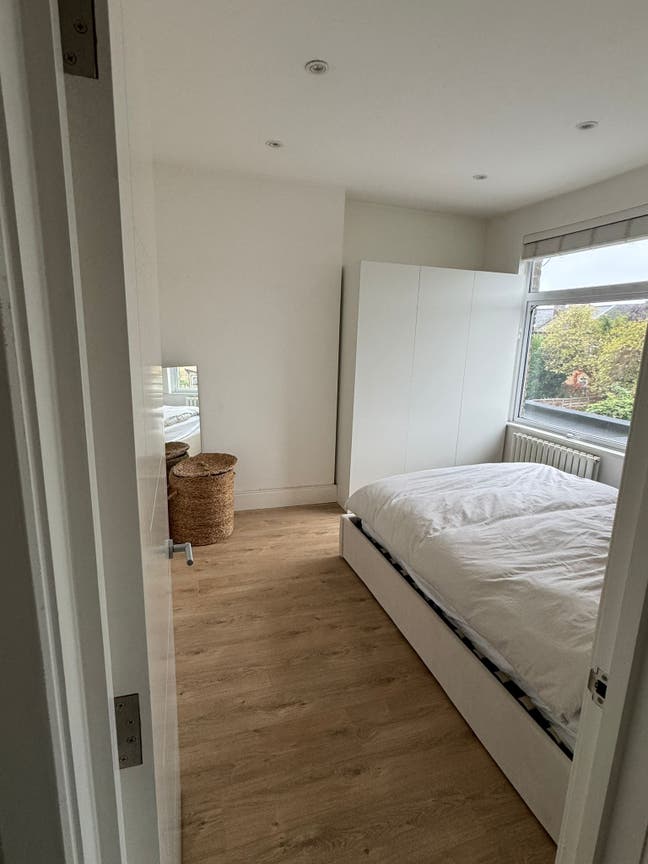 Double bedroom with own extended bathroom  Main Photo