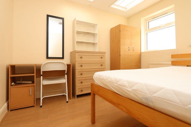 2 Beautiful Rooms in Roman Road! Bow/ Mile End! Main Photo