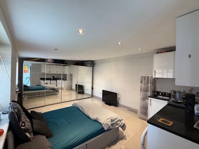 Spacious large en suite double bed  Main Photo
