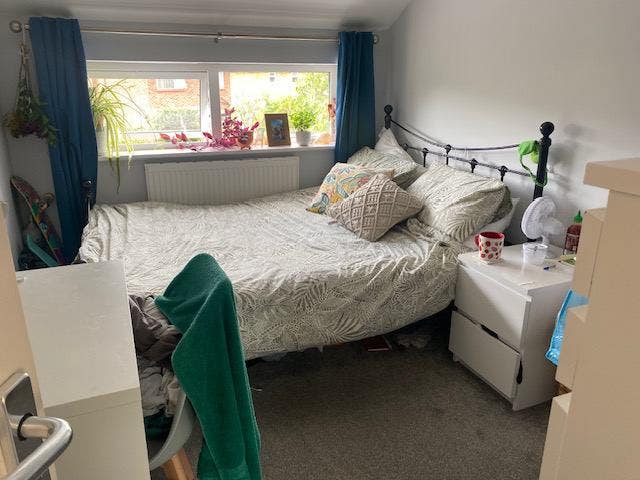  Double  Room in Modern Prof House Share Main Photo