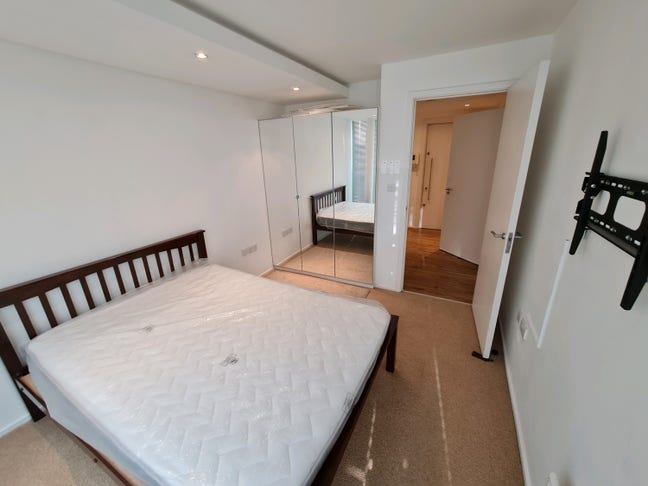 2 Bed Flat, The Grove, E15 Main Photo