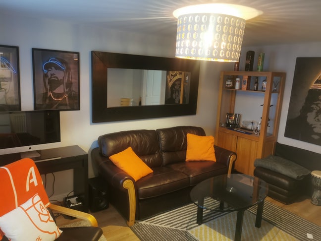 Comfy double room, modern home, great location  Main Photo