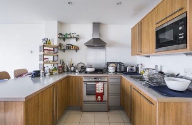 Bright Spacious Room with En-Suite Main Photo