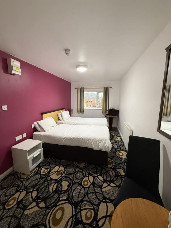 Double Room En-Suite – Furnished – Flexible Stay! Main Photo