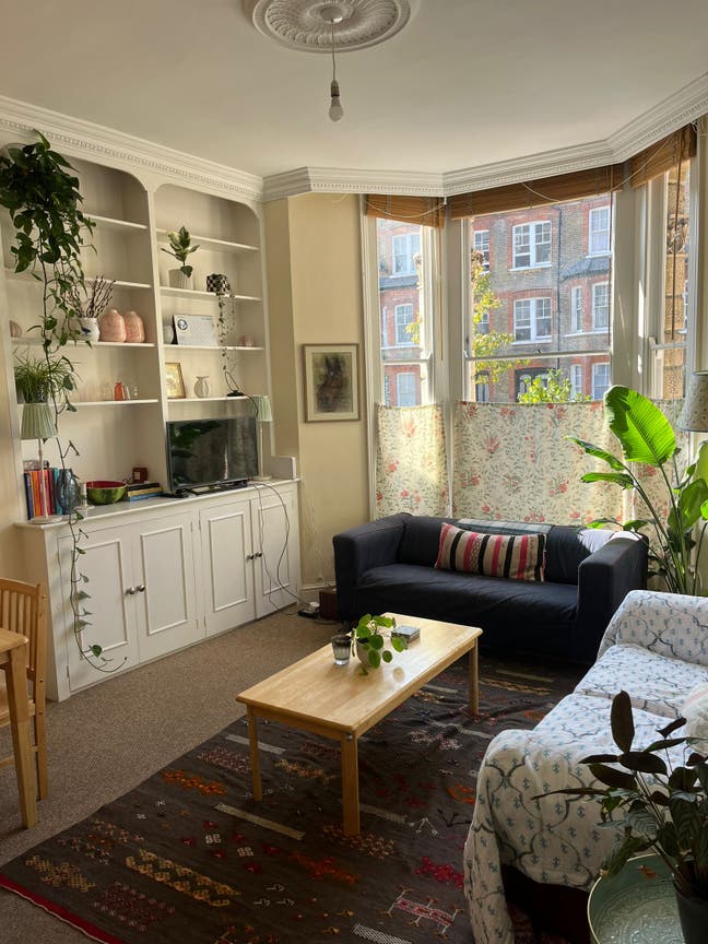 1 spacious double- Clapham North Main Photo