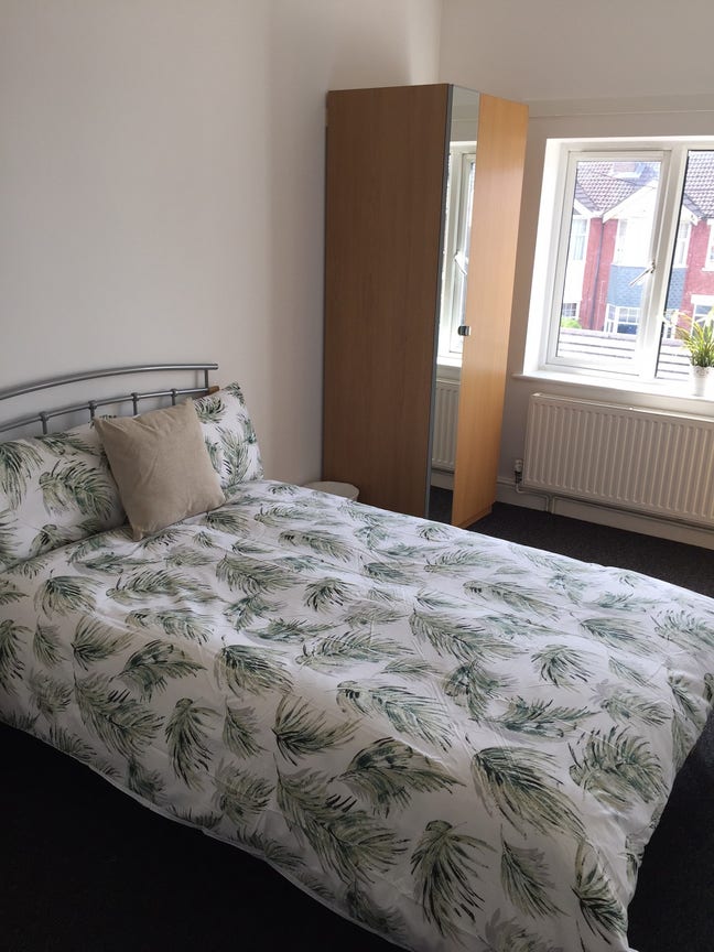 *Large Double Room* *Close to Ashley Cross* *Large Main Photo