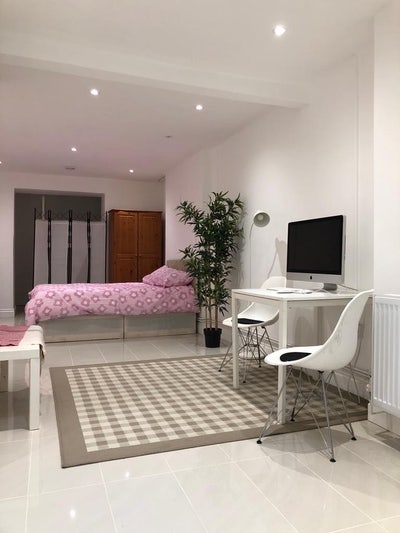 *Large Studio in Kilburn High Road  Main Photo