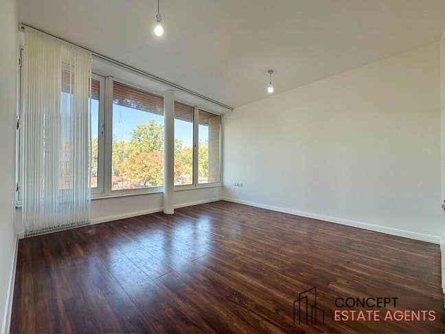 3 bed apartment on London Road, CR4 Main Photo