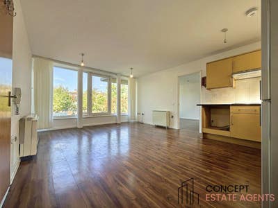 3 bed apartment on London Road, CR4 Main Photo