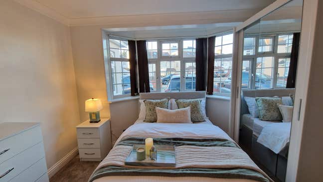 Beautifully decorated spacious double room! Main Photo
