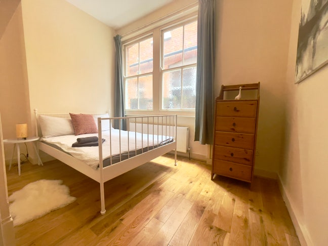 Garden house, nice double, built in storage,Ealing Main Photo