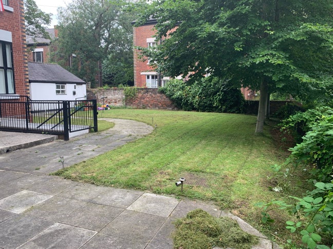 Furnished en-suite double room to let  Main Photo