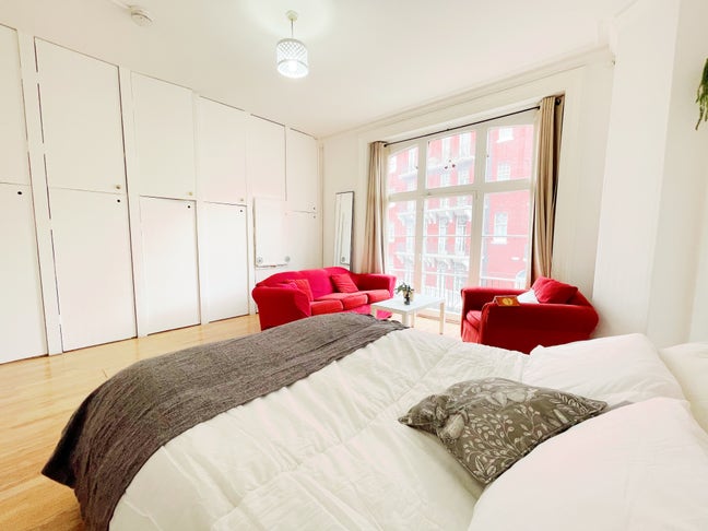 🌸Massive Room with Balcony-Hyde Park Mansions Main Photo
