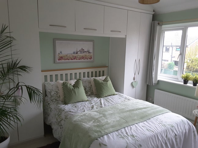 Room availability for a mature professional female Main Photo