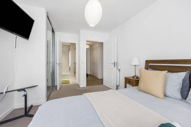 ** Canary Wharf ** Ensuite Double Room for Couple Main Photo