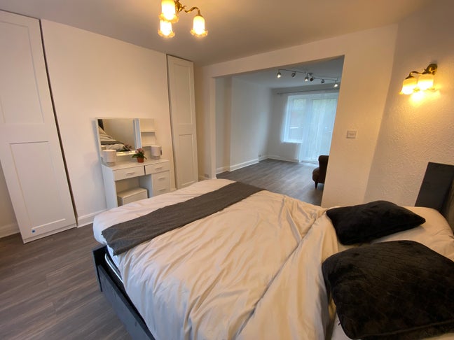 Spacious En-Suite, Garden & Parking  Main Photo