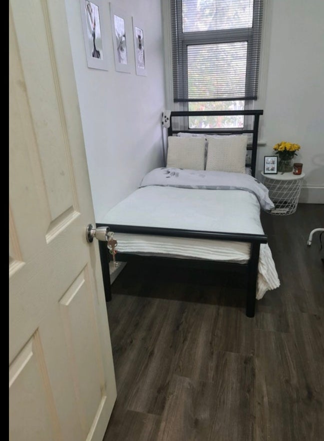 Single Room Main Photo