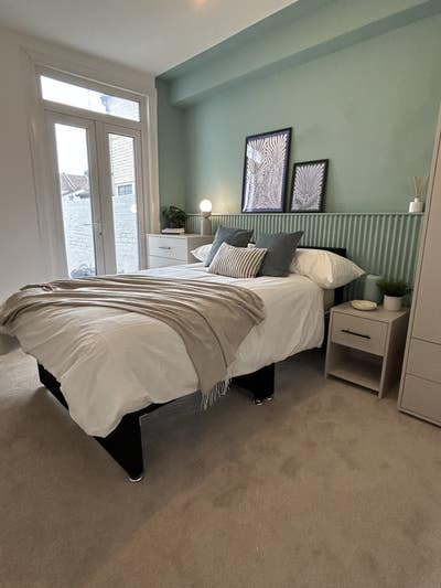 Beautifully Refurbished Professional House Share R Main Photo