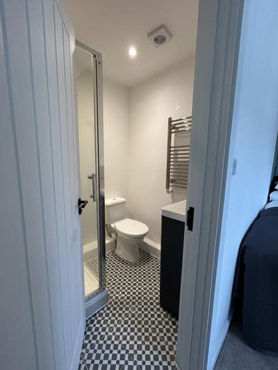 Beautifully Refurbished Professional House Share R Main Photo