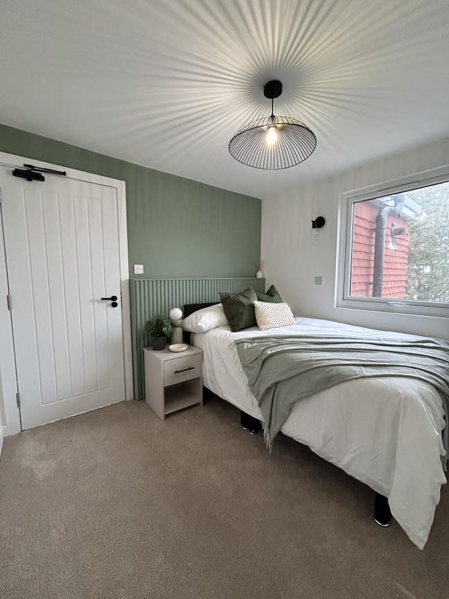 Beautifully Refurbished Professional House Share R Main Photo